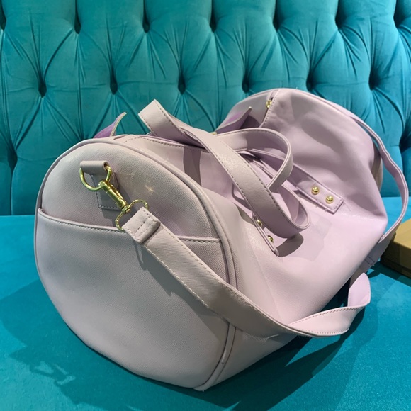 Gently Used in Excellent Condition Purple Unicorn Travel Bag
$25 - Picture 1 of 4